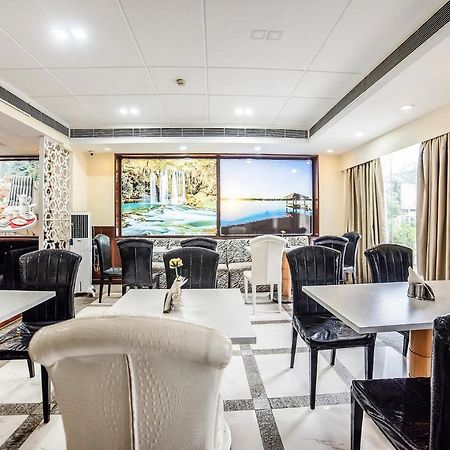 The Bmk Hotel Greater Kailash 德里 外观 照片
