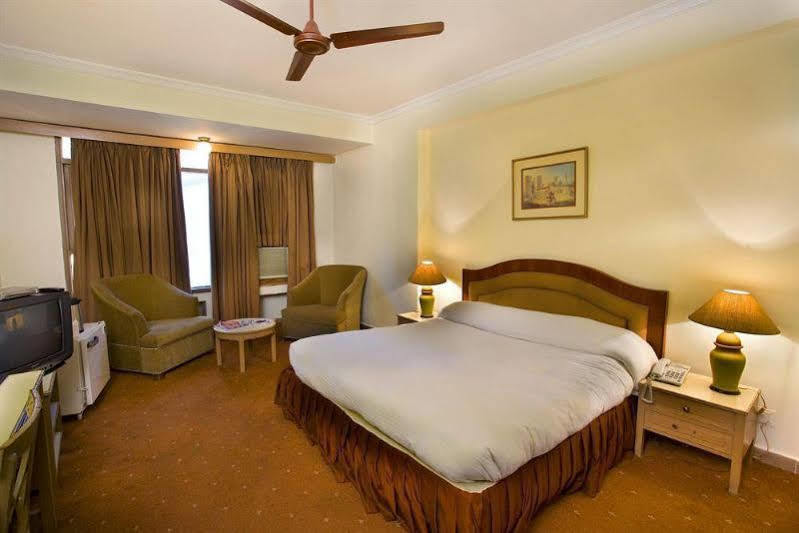 The Bmk Hotel Greater Kailash 德里 外观 照片