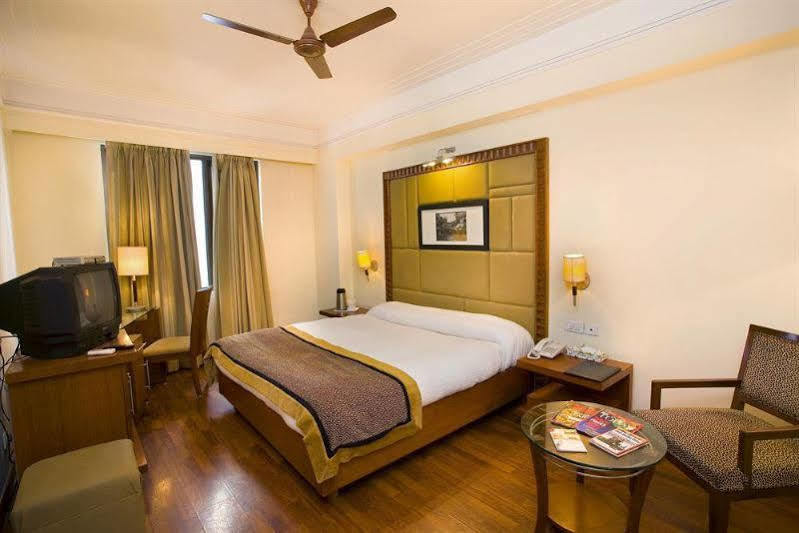 The Bmk Hotel Greater Kailash 德里 外观 照片