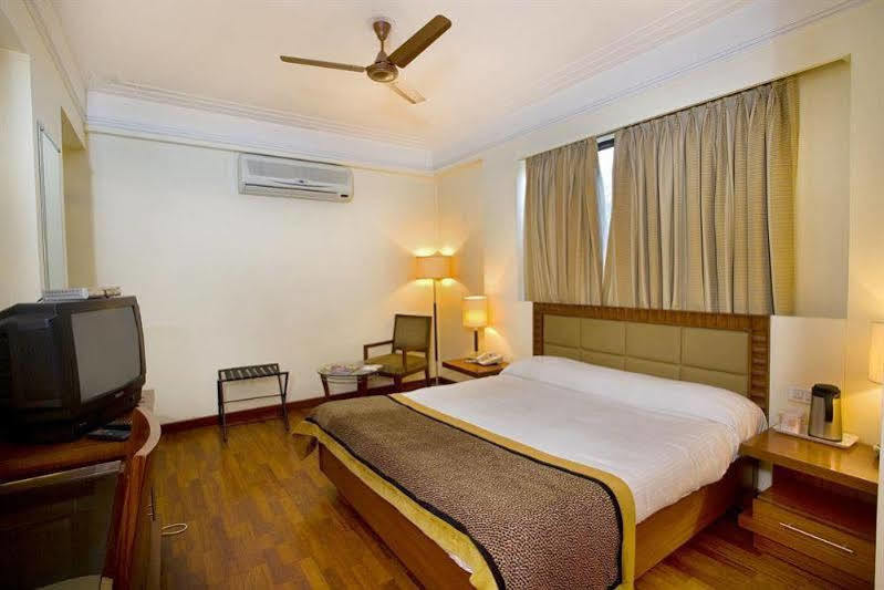 The Bmk Hotel Greater Kailash 德里 外观 照片