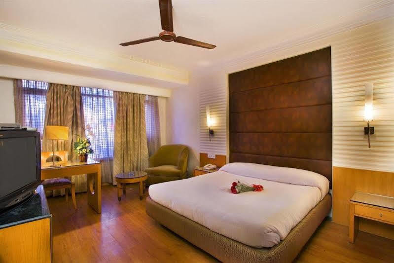 The Bmk Hotel Greater Kailash 德里 外观 照片