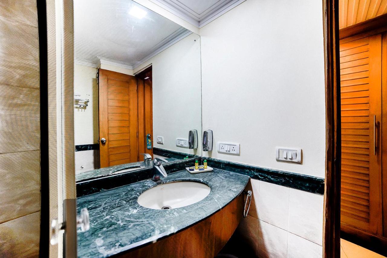 The Bmk Hotel Greater Kailash 德里 外观 照片