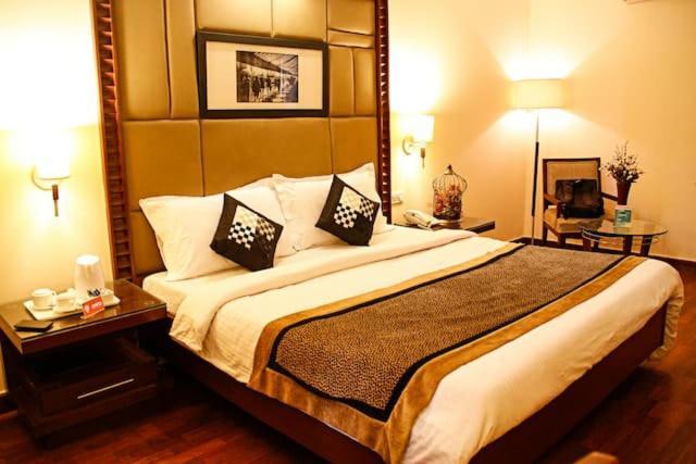 The Bmk Hotel Greater Kailash 德里 外观 照片
